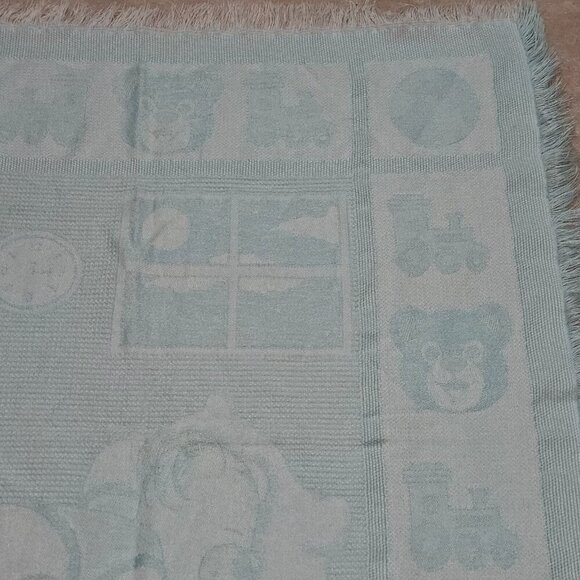 VTG Blue White  Knit Baby Blanket Acrylic Fringe Sleeping Teddy Bear Train Ball - Picture 3 of 10